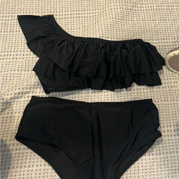 Black Ruffled One-Shoulder two piece Set - Picture 1 of 2